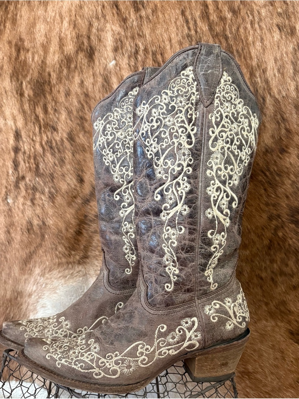 Brown Leather Western Boots with Cream Embroidery - Women